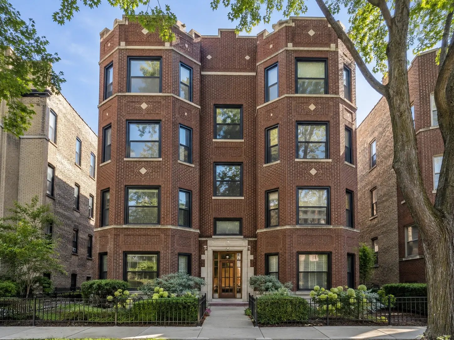 a multi unit apartment building in chicago